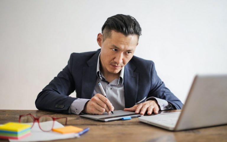 7 ways to build an effective remote customer service team
