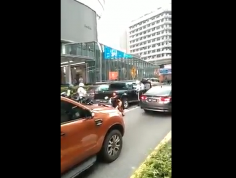 Police chase ends with two arrests in front of KL's Lot 10 shopping centre (VIDEO)