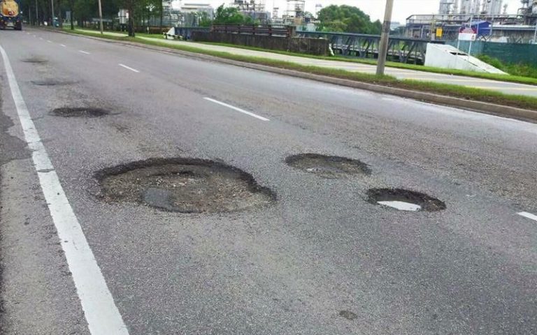 Leave potholes to JKR, fixing it on your own can endanger other road users