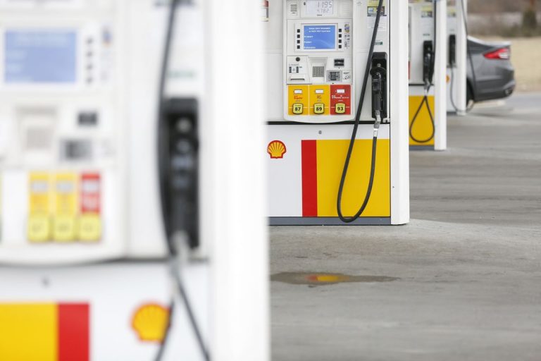 Oil giant Shell announces charge up to US$4.5 bil in Q4