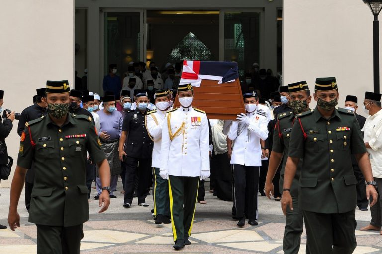 Permaisuri Agong attends state funeral for Tun Rahah at National Mosque