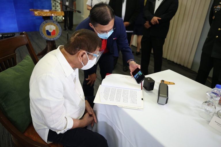 Killer policeman charged – The Manila Times