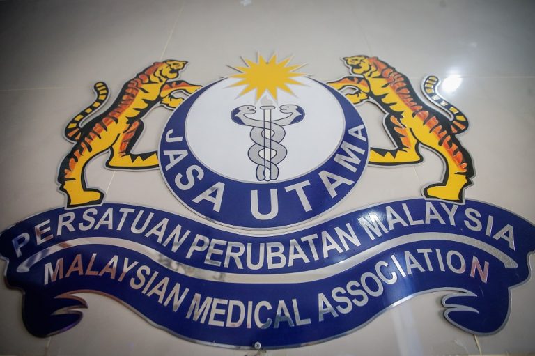 MMA cries foul over Selangor’s threat to penalise private healthcare facilities for late Covid-19 reporting