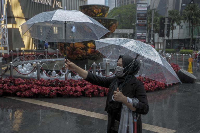 MetMalaysia issues weather warning alert, heavy rain in several districts in Sarawak