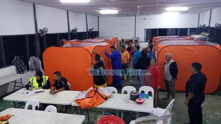 133 flood victims taking shelter at temporary evacuation centres in Simunjan, Serian