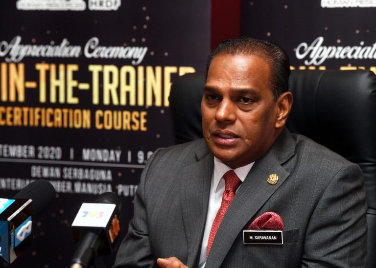 HR minister urges companies in Malaysia to cooperate to ensure Covid-19 screening, vaccination success