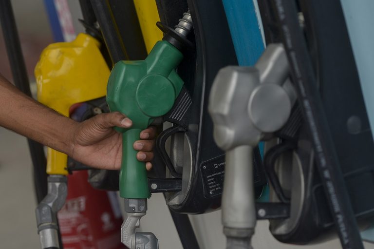 Finance Ministry: RON95, RON97 prices unchanged, diesel down two sen