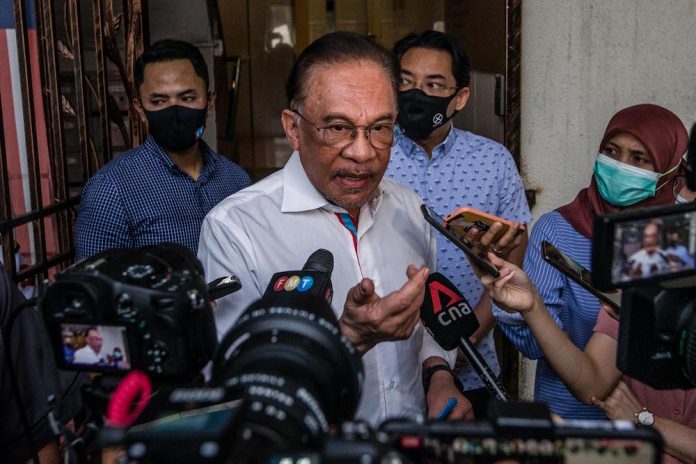 Anwar: Putrajaya must show results from weeks of MCO 2.0