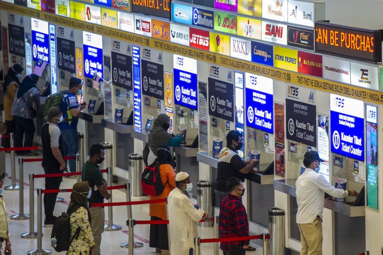 How trains, bus companies are dealing with the interstate travel ban this CNY