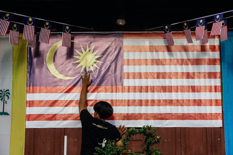 Poll: 50pc of respondents uncertain about trajectory of Malaysia’s economy, government