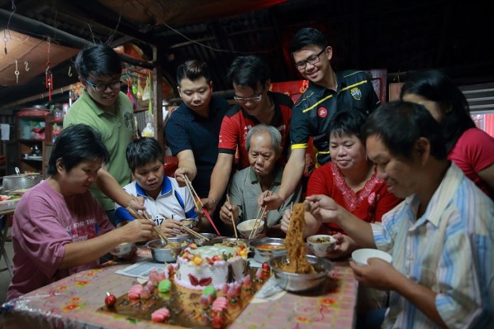 See you at the ‘pasar malam’ for CNY, lawmakers joke after Putrajaya limits reunion dinner to families sharing same house