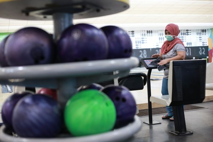 Bowling centre operators plead with govt to save 2,000 jobs