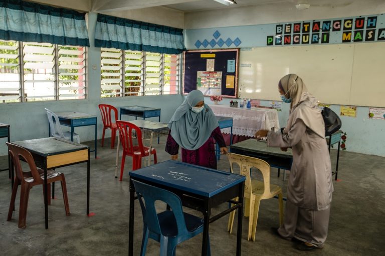 Give priority to teachers, educators for Covid vaccine, urge PIBGN, pharmacists society