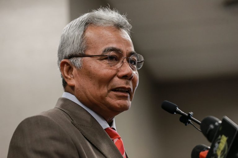 Govt will continue to assist rubber glove industry, says minister