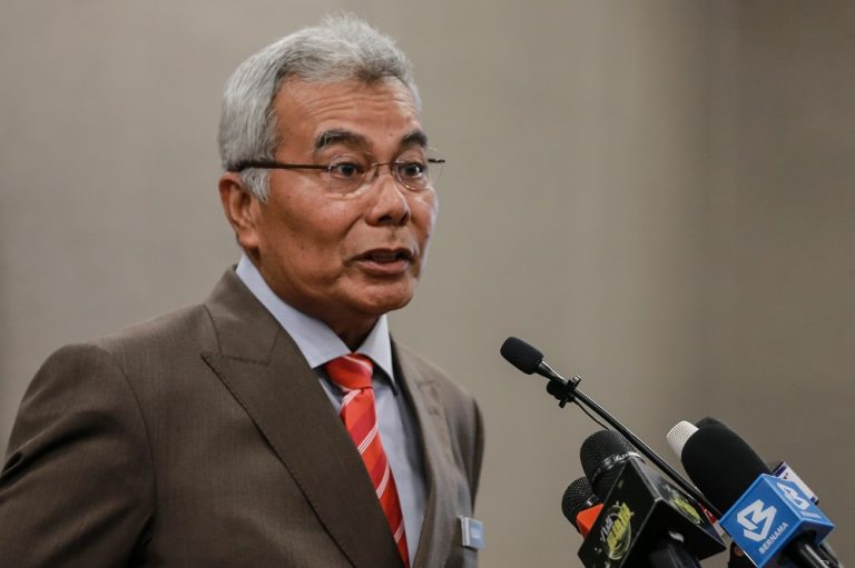 Malaysian Civil Defence Force to use TracVirus app to monitor those entering country, says minister