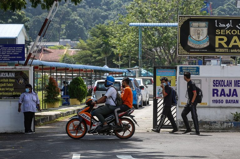 Pakatan: Schools should have the right to decide whether to reopen, put teachers in Covid-19 vaccination first phase priority group