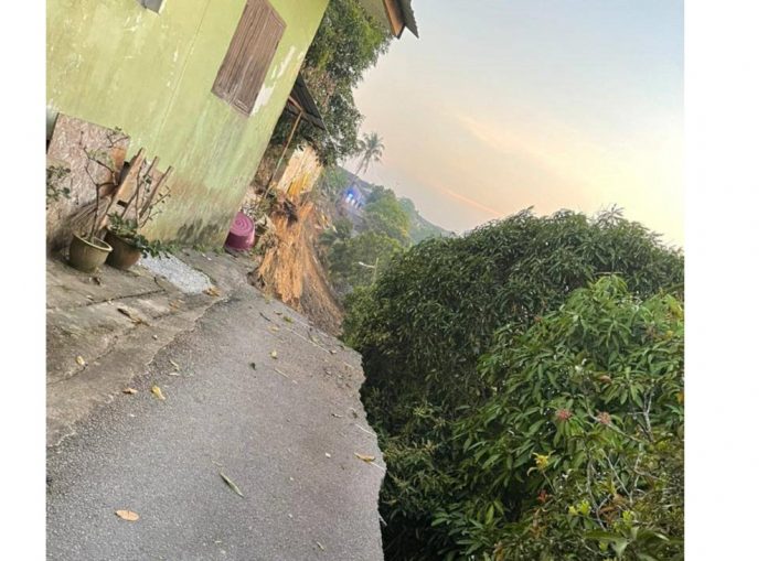 Pasir Mas MP: 50 forced from homes by landslide near Sungai Kelantan (VIDEO)