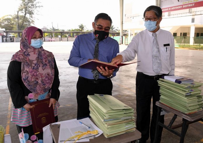 Education Ministry: High-risk teachers may be included in first phase of vaccination programme