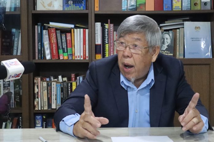 Veteran economist Hoo Ke Ping dies of a heart attack