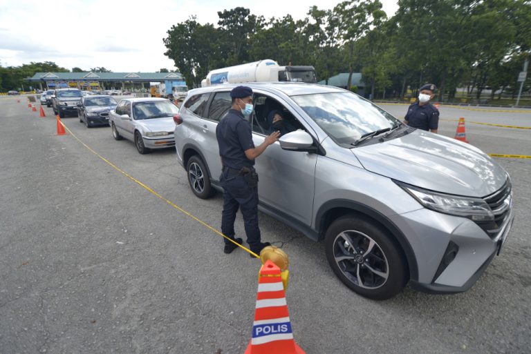 PDRM official: Over 100,000 cops, enforcers uncertain about Covid-19 SOPs