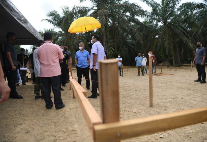 Agong builds new homes for Pahang flood victims