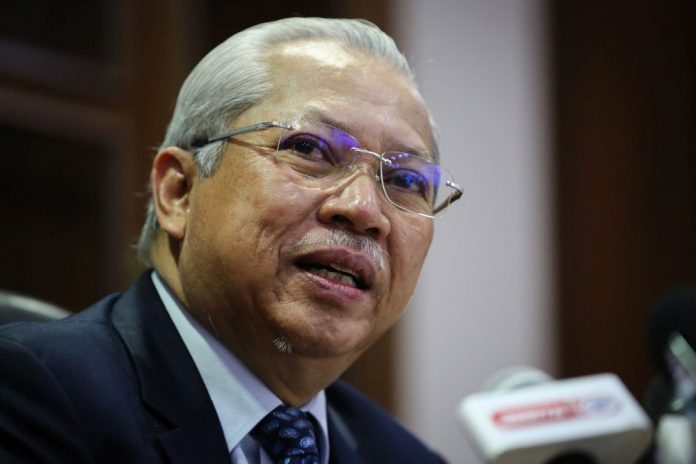 Covid-19 vaccine: Priority should be given to high-risk, B40 groups in high density areas, says Annuar Musa