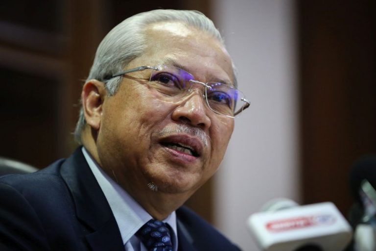 Covid-19 vaccine: Priority should be given to high-risk, B40 groups in high density areas, says Annuar Musa