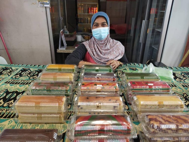 Bakers in Kuching lament lack of orders, sales of cakes this Chinese New Year