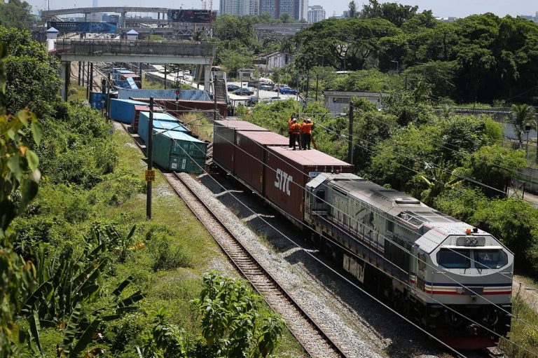 KTMB cargo train derails, blocking two railway tracks at Batu  Tiga station