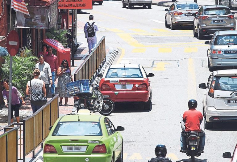 MCO: Taxi drivers in Kelantan surrender permits due to lack of passengers, more expected to follow suit