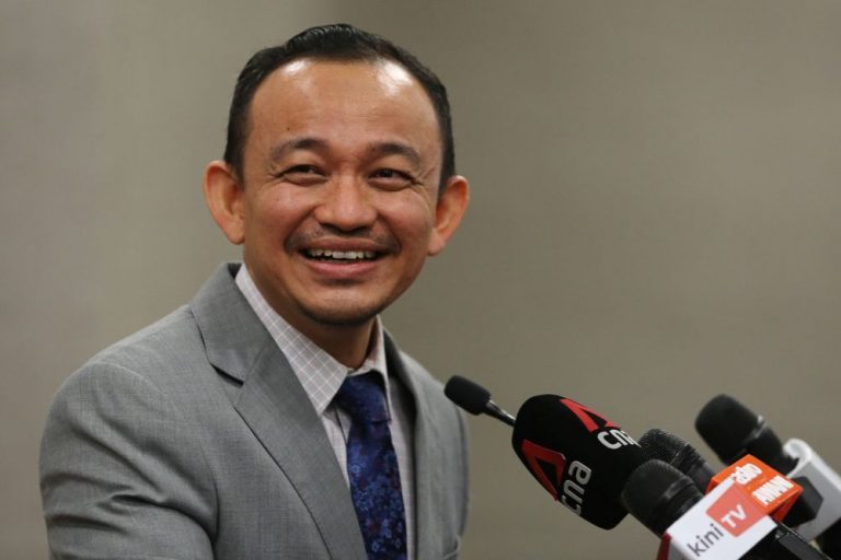Apologise for claiming Pakatan manipulated Form 4 History textbook or face legal action, Maszlee tells Umno Youth chief