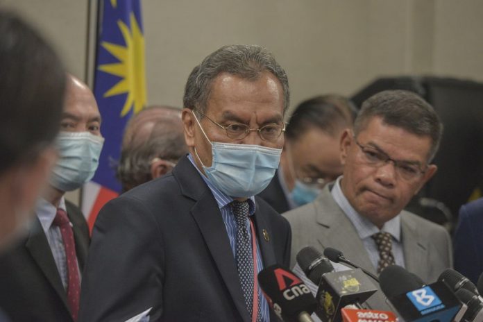Dzulkelfy: Pakatan wants Anwar as PM, Dr Mahathir can still be ‘mentor minister’
