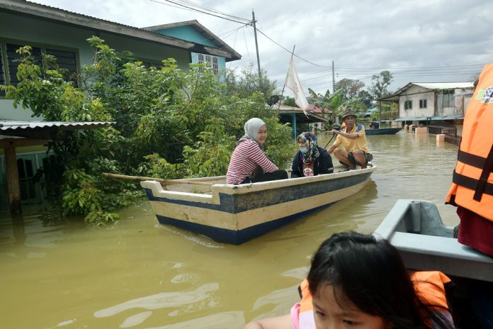 Number of flood evacuees in Sarawak rises to 1002
