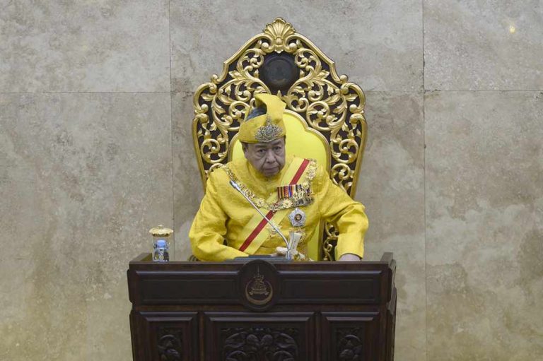 Covid-19 vaccine: Selangor Sultan says priority to frontliners, will take shot later