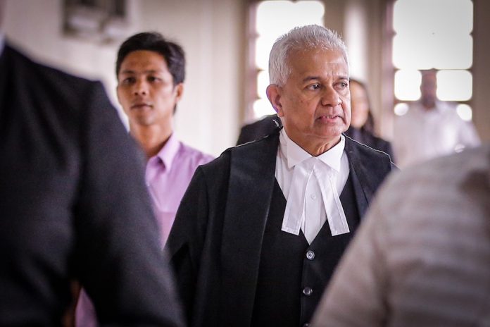 Pejuang slams Tommy Thomas for not respecting lawyer-client confidentiality with Dr Mahathir