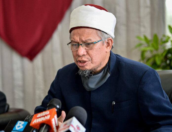 Religious affairs minister to discuss ‘Allah’ use with muftis tomorrow