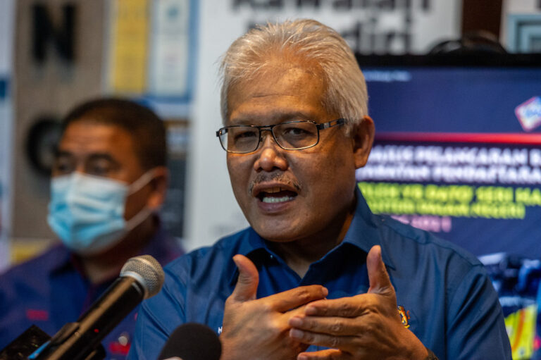 Home minister advises holders of Fake MyKad to surrender
