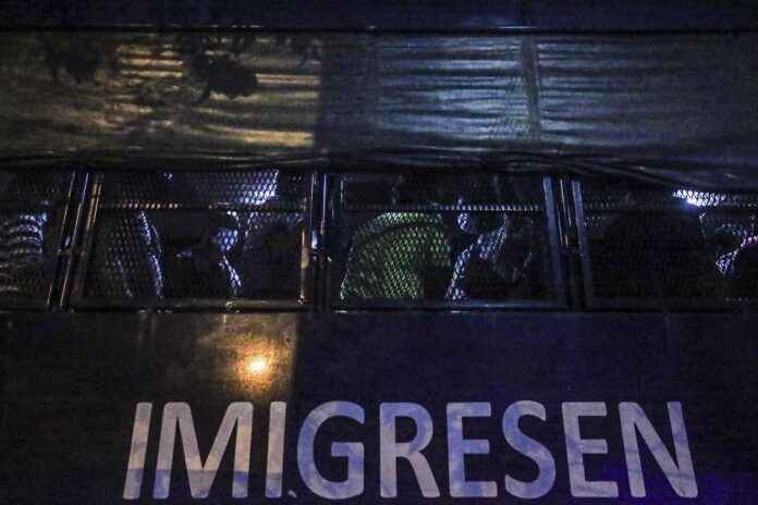 Immigration officer injured in crackdown on illegal foreigners in Kajang