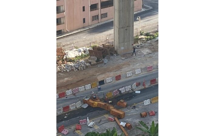 Crane falls from construction site along SUKE in Cheras, three Chinese nationals dead