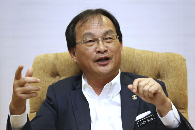 Let landmark court decision on ‘Allah’ stand, Putrajaya told