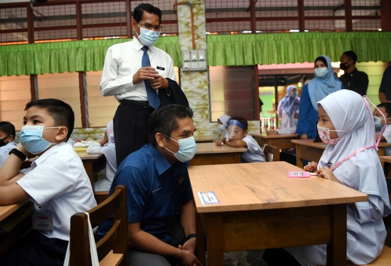 Education Ministry urges parents to adhere to student dispersal schedules to prevent Covid-19 infection