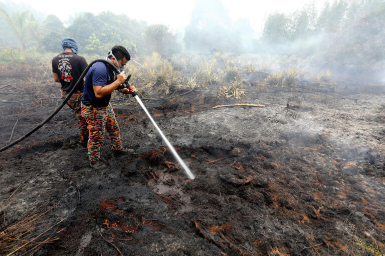 Melaka Fire and Rescue Dept monitors 12 bush hotspots for fire
