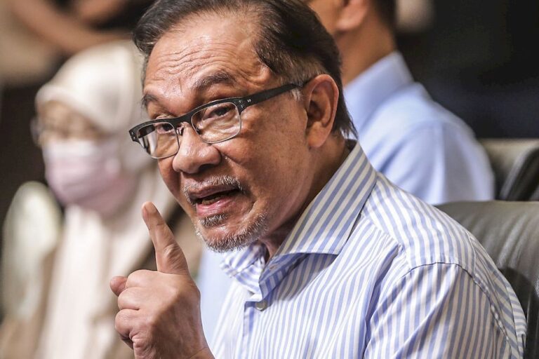 Strengthen Opposition, don’t ally with Perikatan or ‘kleptocrats’, Anwar told