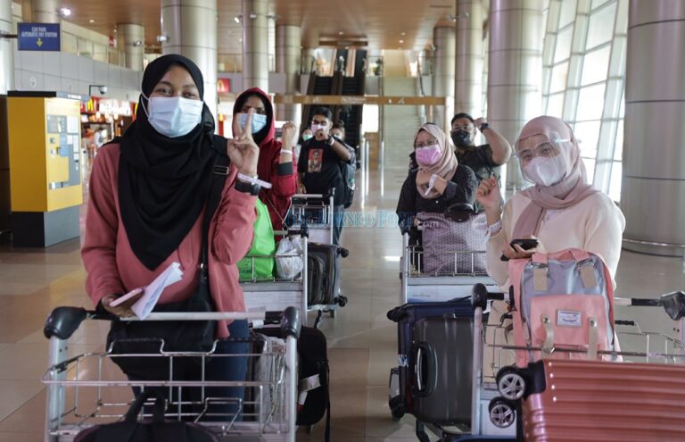 Total of 1,000 final year Unimas students to return to campus in Sarawak for face-to-face lectures, says VC