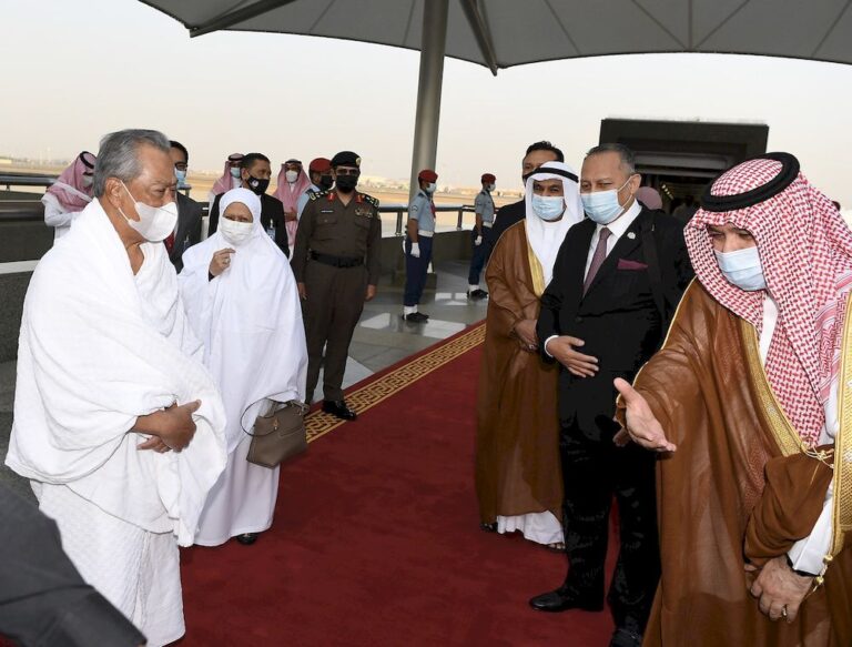 Muhyiddin and wife perform 'umrah' in Mecca amid official Saudi visit