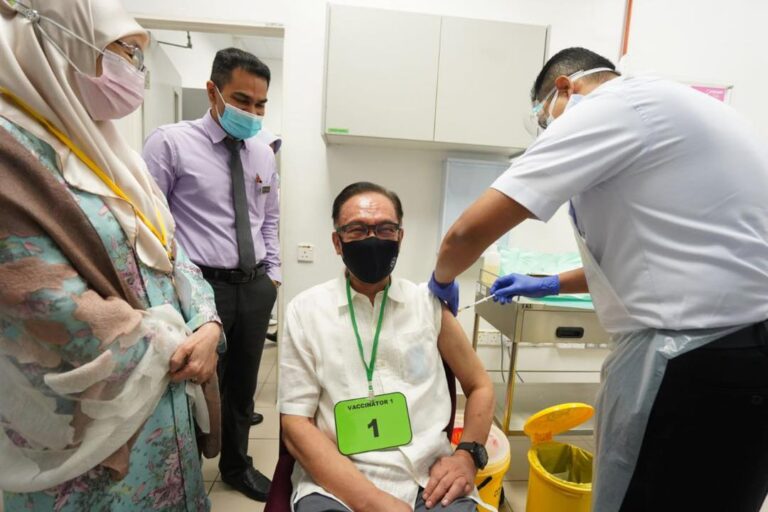 Anwar receives Covid-19 vaccine, urges for simpler registration process