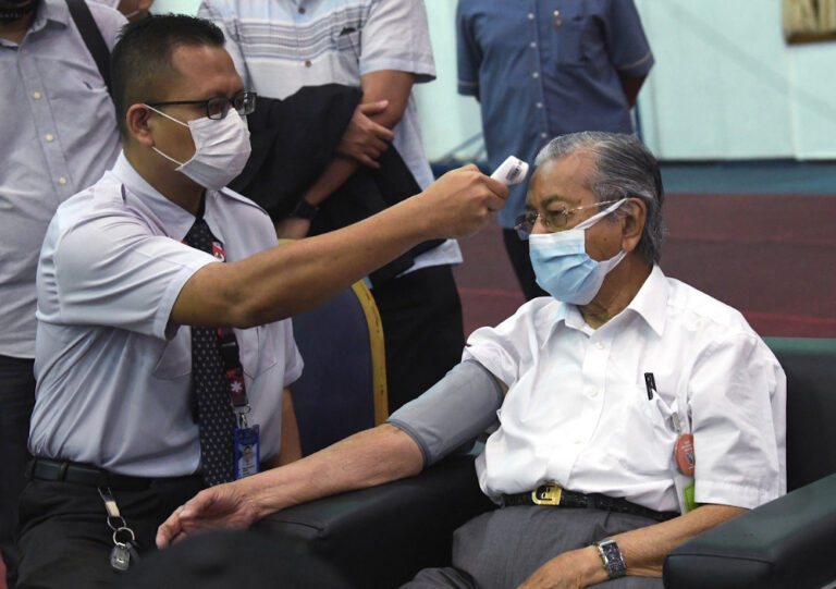 Dr Mahathir gives thumbs up after taking Covid-19 vaccine