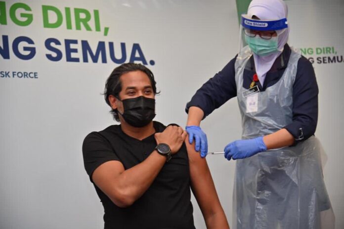 After taking Sinovac shot, Khairy announces in Mandarin that all Covid-19 vaccines are safe