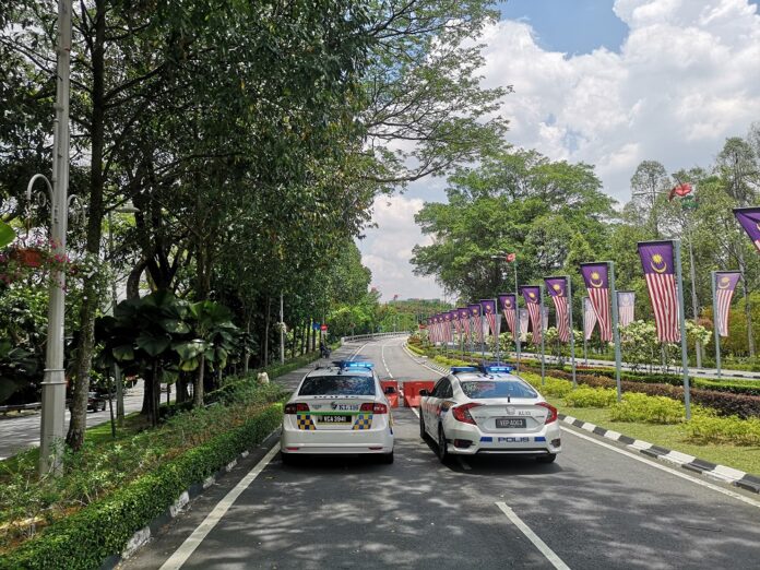 Road leading up to Parliament barricaded ahead of pro-Undi18 protest