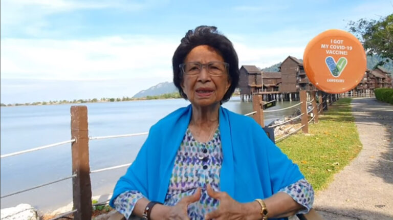 Dr Siti Hasmah clarifies she received Covid-19 jab as senior citizen, not wife of MP (VIDEO)
